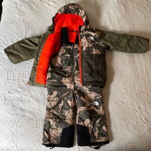 The North Face. Camouflage coat and ski pants 3T